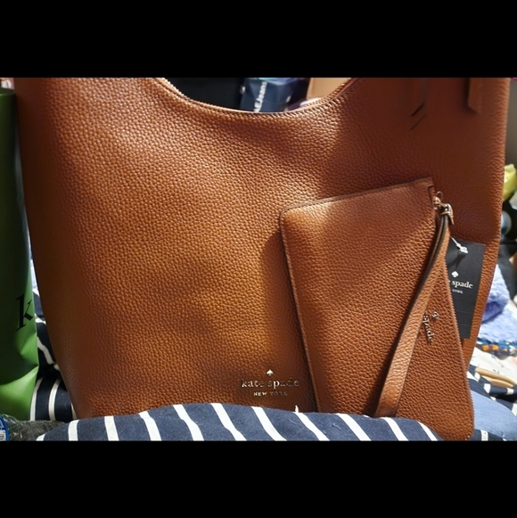 kate spade Handbags - Kate Spade Purse and Wristlet